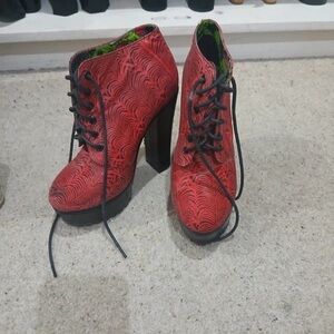 Stylish Red Patterned Lace-Up Heeled Boots